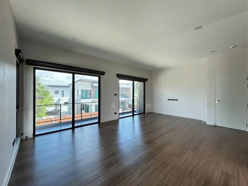 Venue ID Motorway Rama 9, Bangkok, Phatthana Chonburi Road 4, Khlong Song Ton Nun, Lat Krabang, Bangkok, 5 Bedrooms, 313 sqm, Single Detached House For Sale, by NR AGENT, 500233084 - DDproperty.com