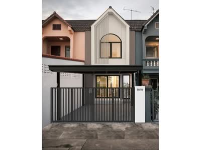 ขาย - ทาวน์เฮ้าส์รีโนเวทใหม่ โชคชัย 4 (ซอย 40) ขนาด 23 ตารางวา 3 ห้องนอน แขวงลาดพร้าว ลาดพร้าว กรุงเทพ, กรุงเทพ