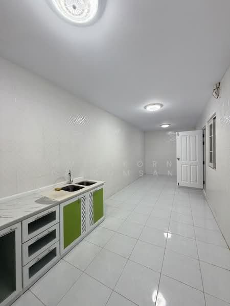 Urban Sathorn, Bangkok, Ratchaphruek Road, Bang Chak, Phasi Charoen, Bangkok, 3 Bedrooms, 300 sqm, Townhouse For Rent, by Wuthikorn Prasomsan, 500233339 - DDproperty.com