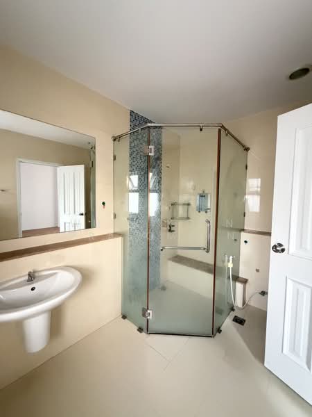 Urban Sathorn, Bangkok, Ratchaphruek Road, Bang Chak, Phasi Charoen, Bangkok, 3 Bedrooms, 300 sqm, Townhouse For Rent, by Wuthikorn Prasomsan, 500233339 - DDproperty.com