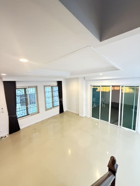 Urban Sathorn, Bangkok, Ratchaphruek Road, Bang Chak, Phasi Charoen, Bangkok, 3 Bedrooms, 300 sqm, Townhouse For Rent, by Wuthikorn Prasomsan, 500233339 - DDproperty.com