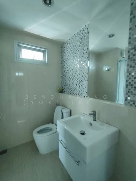 Life Ratchadapisek, Bangkok, 279 Ratchadapisaek Road, Huai Khwang, Huai Khwang, Bangkok, 2 Bedrooms, 56 sqm, Condo For Rent, by Bencharong (Yok) Treerat-a-na-wat, 500233438 - DDproperty.com