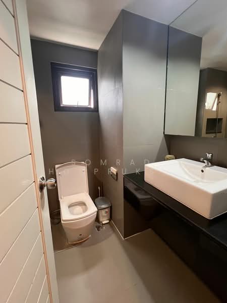 Modern Town, Bangkok, Ekamai Road, Khlong Tan Nua, Watthana, Bangkok, 1 Bedroom, 66 sqm, Condo For Rent, by Somrad Phoopruksachart, 500233465 - DDproperty.com