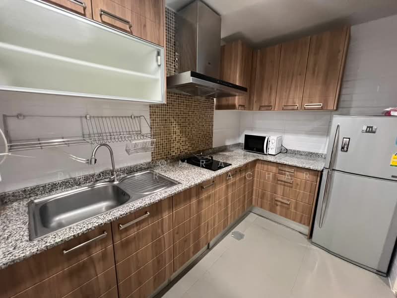 Modern Town, Bangkok, Ekamai Road, Khlong Tan Nua, Watthana, Bangkok, 1 Bedroom, 66 sqm, Condo For Rent, by Somrad Phoopruksachart, 500233465 - DDproperty.com