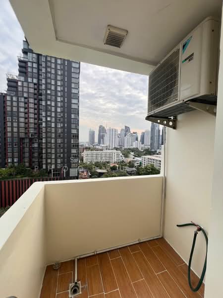 Modern Town, Bangkok, Ekamai Road, Khlong Tan Nua, Watthana, Bangkok, 1 Bedroom, 66 sqm, Condo For Rent, by Somrad Phoopruksachart, 500233465 - DDproperty.com