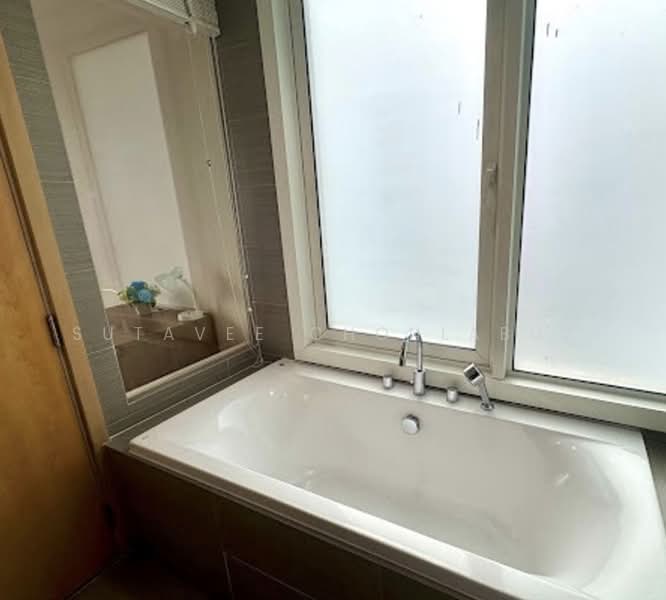 Siri At Sukhumvit, Bangkok, 902 Sukhumvit Road, Phra Kanong, Khlong Toei, Bangkok, 2 Bedrooms, 74 sqm, Condo For Rent, by Sutavee Chonlabud, 500233564 - DDproperty.com