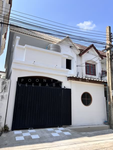 ทาวน์โฮมตกแต่งใหม่ ซอยจรัญสนิทวงศ์ 35, Bangkok, Bang Khun Sri, Bangkok Noi, Bangkok, 3 Bedrooms, 160 sqm, Townhouse For Sale, by Poonyaporn Veerabulyarit, 500233623 - DDproperty.com