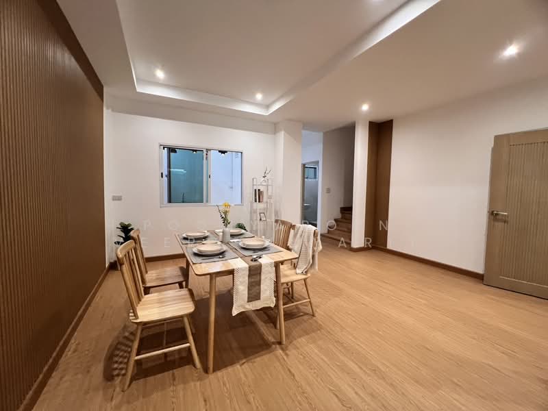 ทาวน์โฮมตกแต่งใหม่ ซอยจรัญสนิทวงศ์ 35, Bangkok, Bang Khun Sri, Bangkok Noi, Bangkok, 3 Bedrooms, 160 sqm, Townhouse For Sale, by Poonyaporn Veerabulyarit, 500233623 - DDproperty.com