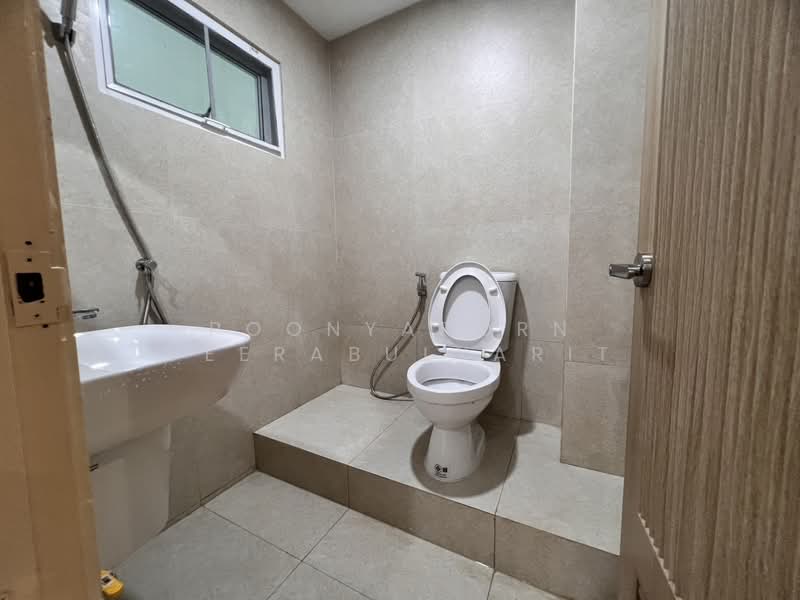 ทาวน์โฮมตกแต่งใหม่ ซอยจรัญสนิทวงศ์ 35, Bangkok, Bang Khun Sri, Bangkok Noi, Bangkok, 3 Bedrooms, 160 sqm, Townhouse For Sale, by Poonyaporn Veerabulyarit, 500233623 - DDproperty.com