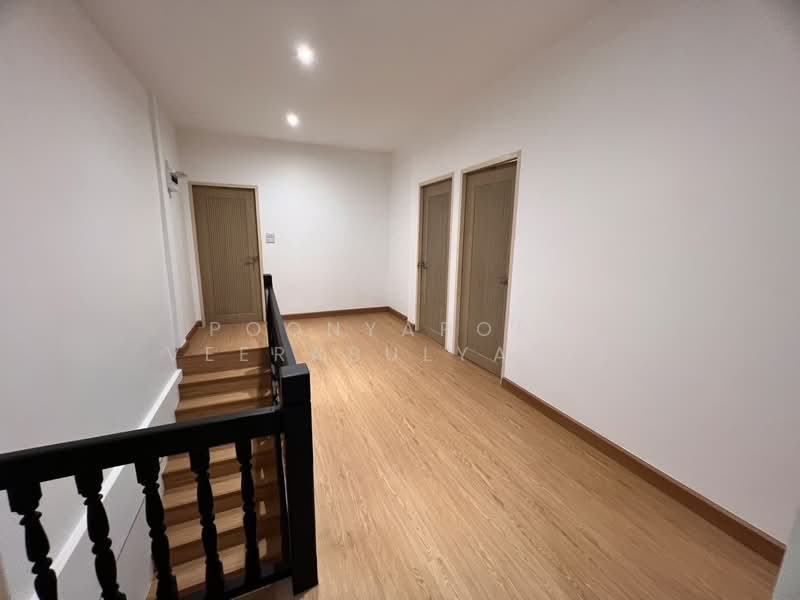 ทาวน์โฮมตกแต่งใหม่ ซอยจรัญสนิทวงศ์ 35, Bangkok, Bang Khun Sri, Bangkok Noi, Bangkok, 3 Bedrooms, 160 sqm, Townhouse For Sale, by Poonyaporn Veerabulyarit, 500233623 - DDproperty.com