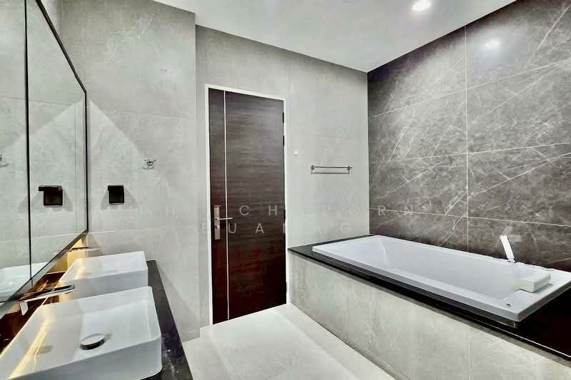 The Gentry Phatthanakan 2, Bangkok, Phatthanakan 32, Suan Luang, Suan Luang, Bangkok, 4 Bedrooms, 440 sqm, Single Detached House For Rent, by Phitchaporn Buamag, 500233702 - DDproperty.com