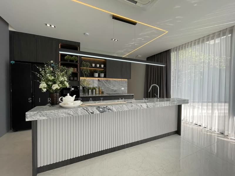 ขายบ้านเดี่ยว 2 ชั้น สไตล์โมเดิร์น สร้างใหม่ พร้อมสระว่ายน้ำ ในโครงการคุณภาพ ฟลอร่าวิลล์ ดอยสะเก็ด เ, Chiang Mai, San Na Moeng, San Sai, Chiang Mai, 4 Bedrooms, 600 sqm, Single Detached House For Sale, by Sirinrat Maneerat, 500233711 - DDproperty.com