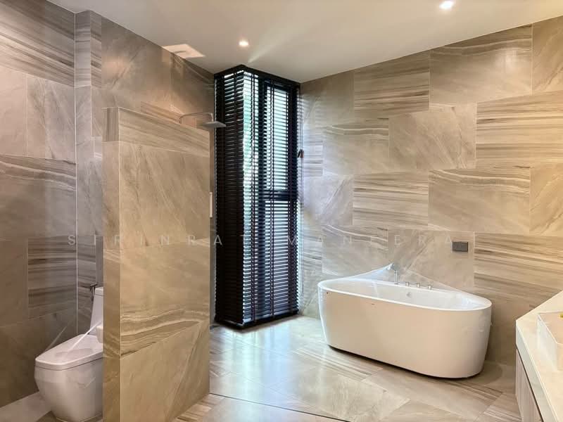 ขายบ้านเดี่ยว 2 ชั้น สไตล์โมเดิร์น สร้างใหม่ พร้อมสระว่ายน้ำ ในโครงการคุณภาพ ฟลอร่าวิลล์ ดอยสะเก็ด เ, Chiang Mai, San Na Moeng, San Sai, Chiang Mai, 4 Bedrooms, 600 sqm, Single Detached House For Sale, by Sirinrat Maneerat, 500233711 - DDproperty.com