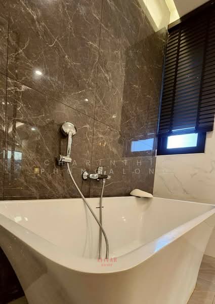 3.5-story corner home office with 4 bedrooms at Diamond Ville Chokchai 4, near MRT Yellow, Bangkok, ซอยลาดพร้าว-วังหิน 4, Lat Phrao, Lat Phrao, Bangkok, 4 Bedrooms, 300 sqm, Townhouse For Rent, by Charinthip Phungalong, 500233714 - DDproperty.com