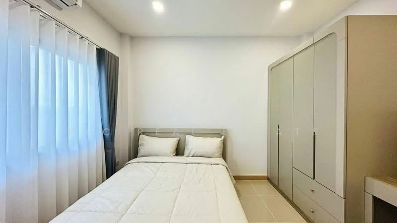 Corner House for Sale East Pattaya Nong Pla Lai Spacious Garden, Chon Buri (Pattaya), Bang Lamung, Bang Lamung (Pattaya), Chon Buri (Pattaya), 3 Bedrooms, 240 sqm, Semi-Detached House (Twin House) For Sale, by PLC Real Estate, 500233877 - DDproperty.com