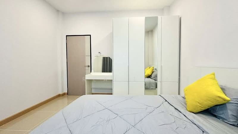 Corner House for Sale East Pattaya Nong Pla Lai Spacious Garden, Chon Buri (Pattaya), Bang Lamung, Bang Lamung (Pattaya), Chon Buri (Pattaya), 3 Bedrooms, 240 sqm, Semi-Detached House (Twin House) For Sale, by PLC Real Estate, 500233877 - DDproperty.com