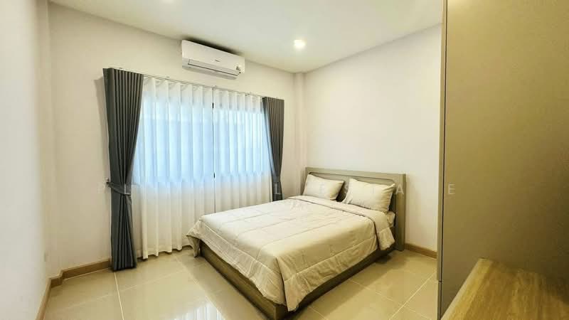 Corner House for Sale East Pattaya Nong Pla Lai Spacious Garden, Chon Buri (Pattaya), Bang Lamung, Bang Lamung (Pattaya), Chon Buri (Pattaya), 3 Bedrooms, 240 sqm, Semi-Detached House (Twin House) For Sale, by PLC Real Estate, 500233877 - DDproperty.com