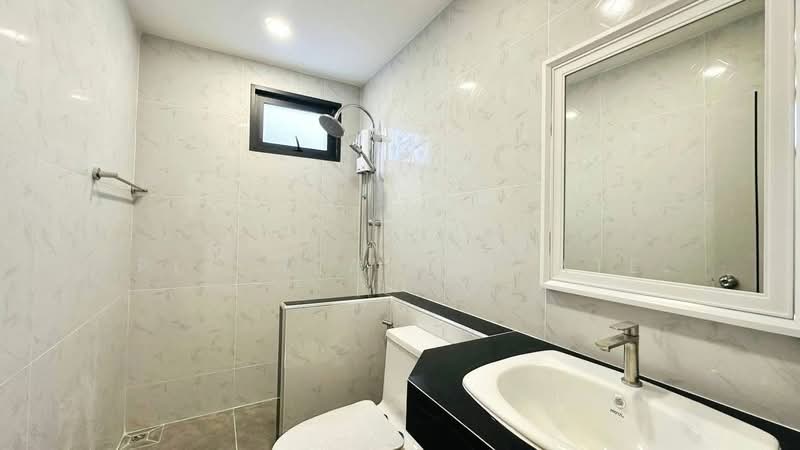 Corner House for Sale East Pattaya Nong Pla Lai Spacious Garden, Chon Buri (Pattaya), Bang Lamung, Bang Lamung (Pattaya), Chon Buri (Pattaya), 3 Bedrooms, 240 sqm, Semi-Detached House (Twin House) For Sale, by PLC Real Estate, 500233877 - DDproperty.com