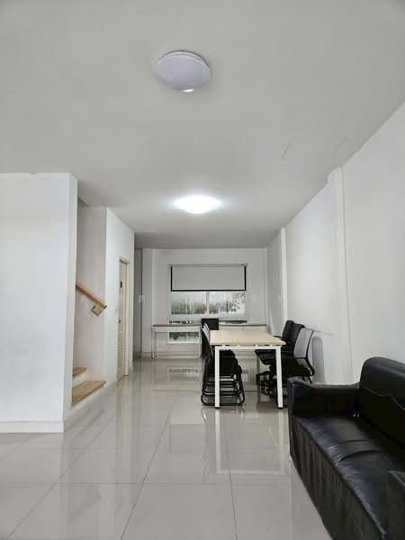 ให้เช่าทาวน์โฮมใหญ่ ม. เดอะไฟน์เนส ทาวน์ อัสสัมชัญ ศรีราชา, Chon Buri (Pattaya), Surasak, Si Racha, Chon Buri (Pattaya), 3 Bedrooms, 80 sqm, Townhouse For Rent, by Dusit Saengfa, 500233928 - DDproperty.com