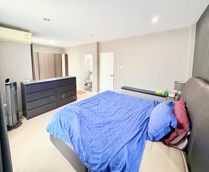 หมู่บ้าน เดอะ แกรนด์ ไทยสมบูรณ์3 ถนนเมน ติดประตูทางออก, Pathum Thani, เลียบคลองสาม, Khlong Sam, Khlong Luang, Pathum Thani, 3 Bedrooms, 168 sqm, Semi-Detached House (Twin House) For Sale, by Wasan Wasati, 500233943 - DDproperty.com