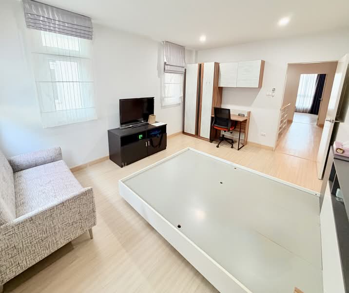 หมู่บ้าน เดอะ แกรนด์ ไทยสมบูรณ์3 ถนนเมน ติดประตูทางออก, Pathum Thani, เลียบคลองสาม, Khlong Sam, Khlong Luang, Pathum Thani, 3 Bedrooms, 168 sqm, Semi-Detached House (Twin House) For Sale, by Wasan Wasati, 500233943 - DDproperty.com