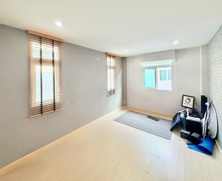 หมู่บ้าน เดอะ แกรนด์ ไทยสมบูรณ์3 ถนนเมน ติดประตูทางออก, Pathum Thani, เลียบคลองสาม, Khlong Sam, Khlong Luang, Pathum Thani, 3 Bedrooms, 168 sqm, Semi-Detached House (Twin House) For Sale, by Wasan Wasati, 500233943 - DDproperty.com