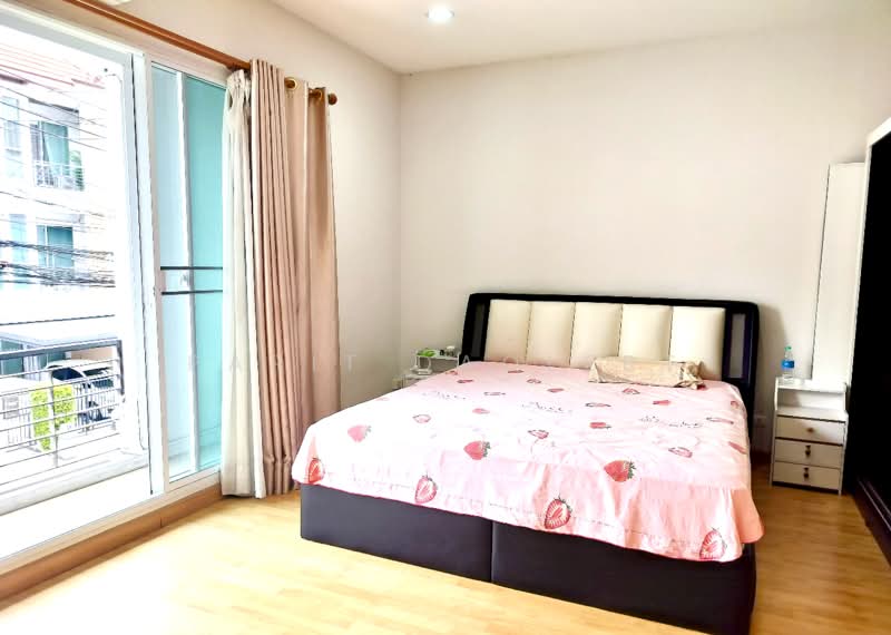 Baan Klang Muang Ratchada 36, Bangkok, Ratchadaphisek 36 Intersection 9-3-6, Chan Kasem, Chatuchak, Bangkok, 4 Bedrooms, 200 sqm, Townhouse For Rent, by Parit Daolert, 500233956 - DDproperty.com