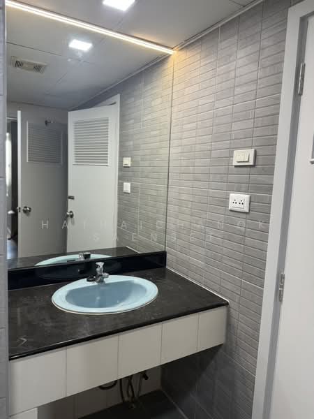 Beverly Tower, Bangkok, 52 Soi Chai Yot, Khlongtoei Nua, Watthana, Bangkok, 1 Bedroom, 65 sqm, Condo For Rent, by Hathaichanok Saenset, 500233992 - DDproperty.com