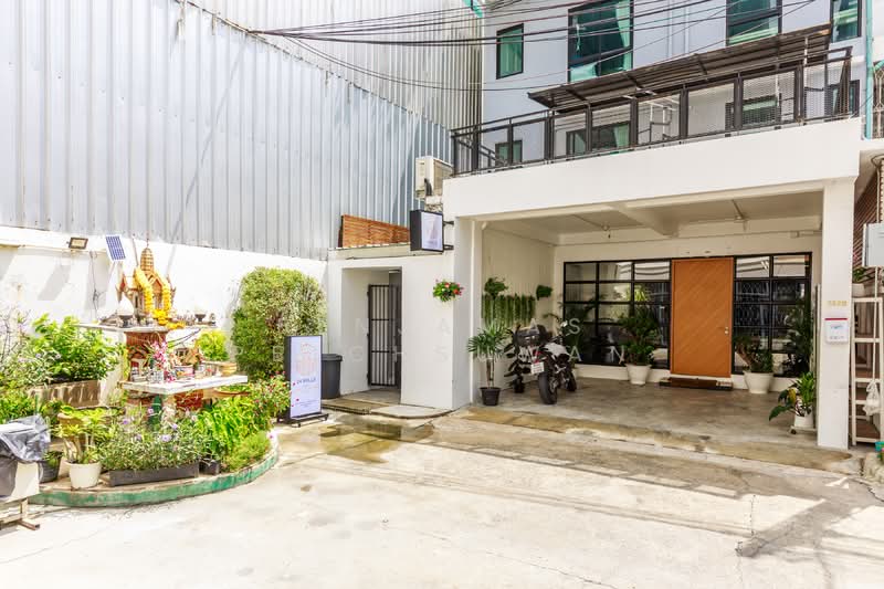 สีลม, กรุงเทพ, ศาลาแดง, สีลม, บางรัก, กรุงเทพ, 400 ตร.ม., ตึกแถว-อาคารพาณิชย์ ขาย, โดย Benjamas Petchsuwan, 500233995 - DDproperty.com