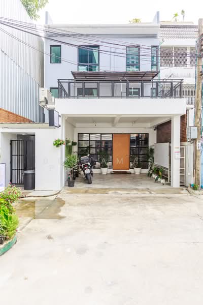 สีลม, กรุงเทพ, ศาลาแดง, สีลม, บางรัก, กรุงเทพ, 400 ตร.ม., ตึกแถว-อาคารพาณิชย์ ขาย, โดย Benjamas Petchsuwan, 500233995 - DDproperty.com