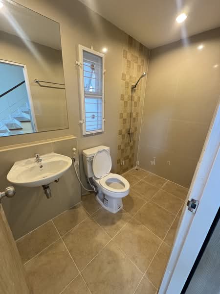 ให้เช่า - ให้เช่าทาวน์โฮม ม.เดอะเซ็นทรัล ชากค้อ ศรีราชา, ชลบุรี