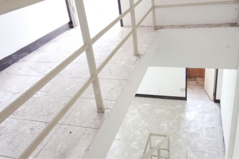 ขายตึก 3.5ล้าน พระยาสุเรนทร์ 25ตร.ว. 3ชั้นครึ่ง สภาพพอใช้ เหมาะทำโรงเรียนกวดวิชา ที่สต๊อกสินค้า, กรุงเทพ, บางชัน, คลองสามวา, กรุงเทพ, 211 ตร.ม., ตึกแถว-อาคารพาณิชย์ ขาย, โดย อภิชัย ลิ้มไชยโรจน์, 500234063 - DDproperty.com