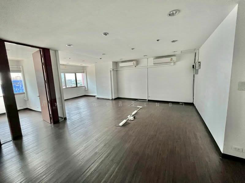 ให้เช่าห้องออฟฟิศ 76 ตรม. สุขุมวิท ใกล้รถไฟฟ้า BTSเอกมัย (TO8-01426), Bangkok, Khlong Tan Nua, Watthana, Bangkok, , 76 sqm, Office Space For Rent, by ณภัทร พรสิริเมธากุล, 500234070 - DDproperty.com