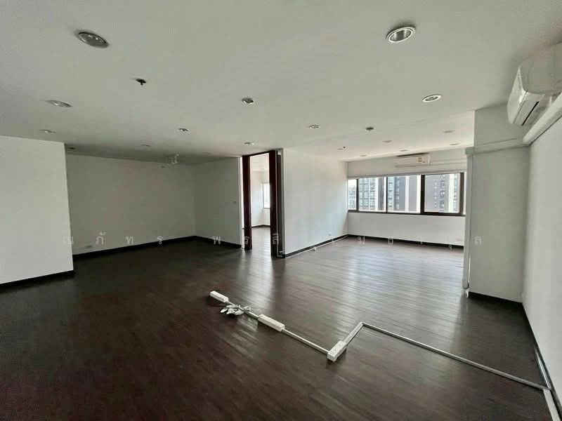 ให้เช่าห้องออฟฟิศ 76 ตรม. สุขุมวิท ใกล้รถไฟฟ้า BTSเอกมัย (TO8-01426), Bangkok, Khlong Tan Nua, Watthana, Bangkok, , 76 sqm, Office Space For Rent, by ณภัทร พรสิริเมธากุล, 500234070 - DDproperty.com