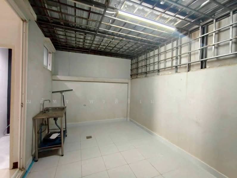 RK Biz Center Motorway - Airportlink, Bangkok, Motorway Road, Khlong Song Ton Nun, Lat Krabang, Bangkok, 2 Bedrooms, 200 sqm, Townhouse For Rent, by ณภัทร พรสิริเมธากุล, 500234153 - DDproperty.com