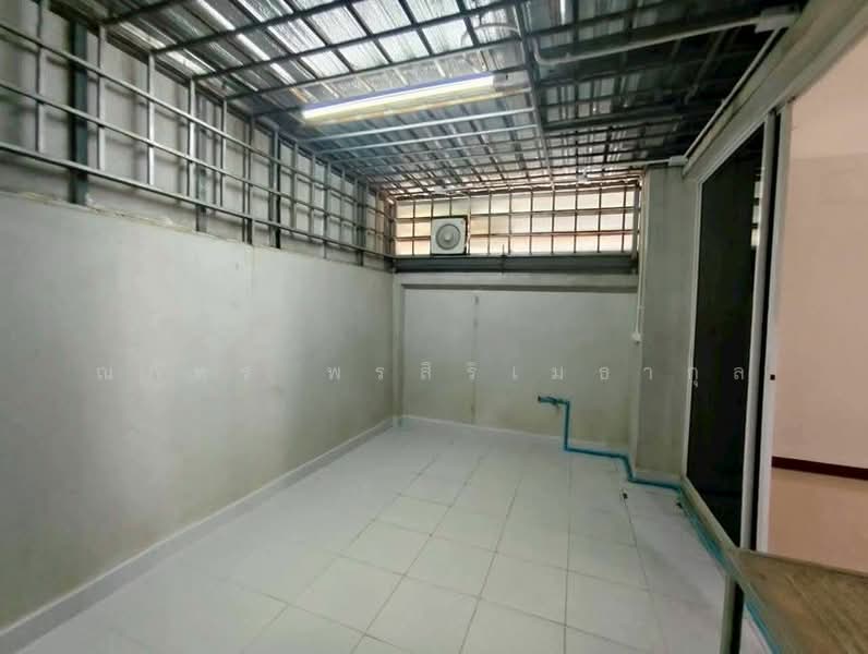 RK Biz Center Motorway - Airportlink, Bangkok, Motorway Road, Khlong Song Ton Nun, Lat Krabang, Bangkok, 2 Bedrooms, 200 sqm, Townhouse For Rent, by ณภัทร พรสิริเมธากุล, 500234153 - DDproperty.com