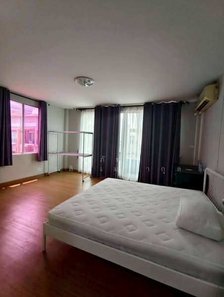 RK Biz Center Motorway - Airportlink, Bangkok, Motorway Road, Khlong Song Ton Nun, Lat Krabang, Bangkok, 2 Bedrooms, 200 sqm, Townhouse For Rent, by ณภัทร พรสิริเมธากุล, 500234153 - DDproperty.com