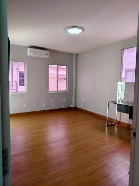 RK Biz Center Motorway - Airportlink, Bangkok, Motorway Road, Khlong Song Ton Nun, Lat Krabang, Bangkok, 2 Bedrooms, 200 sqm, Townhouse For Rent, by ณภัทร พรสิริเมธากุล, 500234153 - DDproperty.com