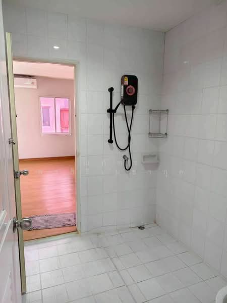 RK Biz Center Motorway - Airportlink, Bangkok, Motorway Road, Khlong Song Ton Nun, Lat Krabang, Bangkok, 2 Bedrooms, 200 sqm, Townhouse For Rent, by ณภัทร พรสิริเมธากุล, 500234153 - DDproperty.com