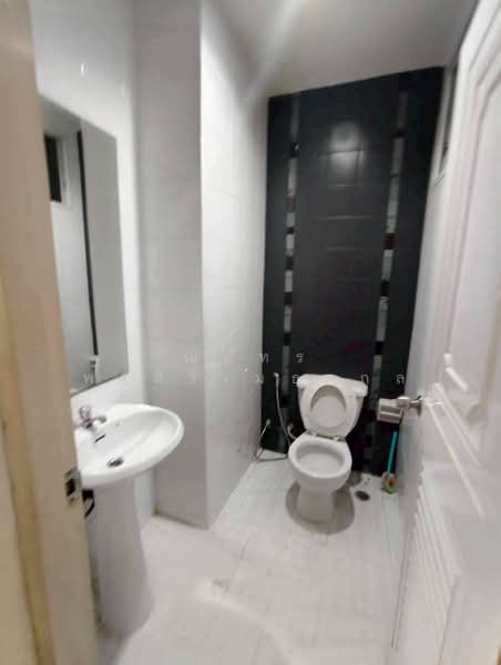 RK Biz Center Motorway - Airportlink, Bangkok, Motorway Road, Khlong Song Ton Nun, Lat Krabang, Bangkok, 2 Bedrooms, 200 sqm, Townhouse For Rent, by ณภัทร พรสิริเมธากุล, 500234153 - DDproperty.com