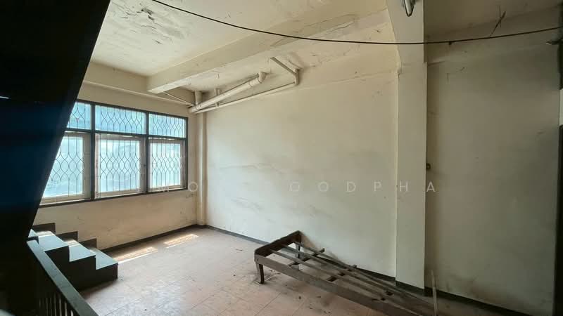 อาคารพาณิชย์ 4.5 ชั้นชั้ ห้าแยกปากเกร็ด, Nonthaburi, Pak Kret, Pak Kret, Nonthaburi, , 288 sqm, Shophouse For Sale, by Vimon Boodpha, 500234246 - DDproperty.com