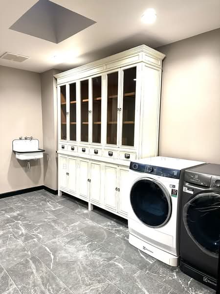 Baan Klang Krung Thonglor : บ้านกลางกรุงทองหล่อ, กรุงเทพ, 55 ซอยสุขุมวิท 55, คลองตันเหนือ, วัฒนา, กรุงเทพ, 370 ตร.ม., ทาวน์เฮ้าส์ ขาย, โดย Smart Living Bangkok, 500234263 - DDproperty.com