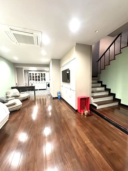Baan Klang Krung Thonglor : บ้านกลางกรุงทองหล่อ, กรุงเทพ, 55 ซอยสุขุมวิท 55, คลองตันเหนือ, วัฒนา, กรุงเทพ, 370 ตร.ม., ทาวน์เฮ้าส์ ขาย, โดย Smart Living Bangkok, 500234263 - DDproperty.com
