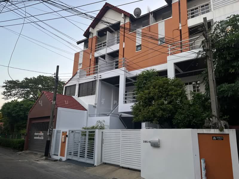 ทำเล MRT สุทธิสาร เหมาะทำออฟฟิศ ให้เช่าทาวน์โฮม 3 ชั้น บ้านสวย ทำเลดี พร้อมอยู่, Bangkok, อินทามระ, Din Daeng, Din Daeng, Bangkok, 5 Bedrooms, 200 sqm, Townhouse For Rent, by บุษบา รัตนวงษ์ชัย, 500234283 - DDproperty.com