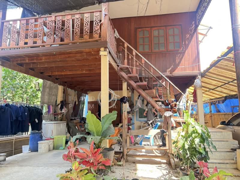 ขาย - บ้านเดี่ยว 2 ชั้น 42 ตร.ว. ครึ่งปูนครึ่งไม้สัก สภาพดี จ.สิงห์บุรี, สิงห์บุรี