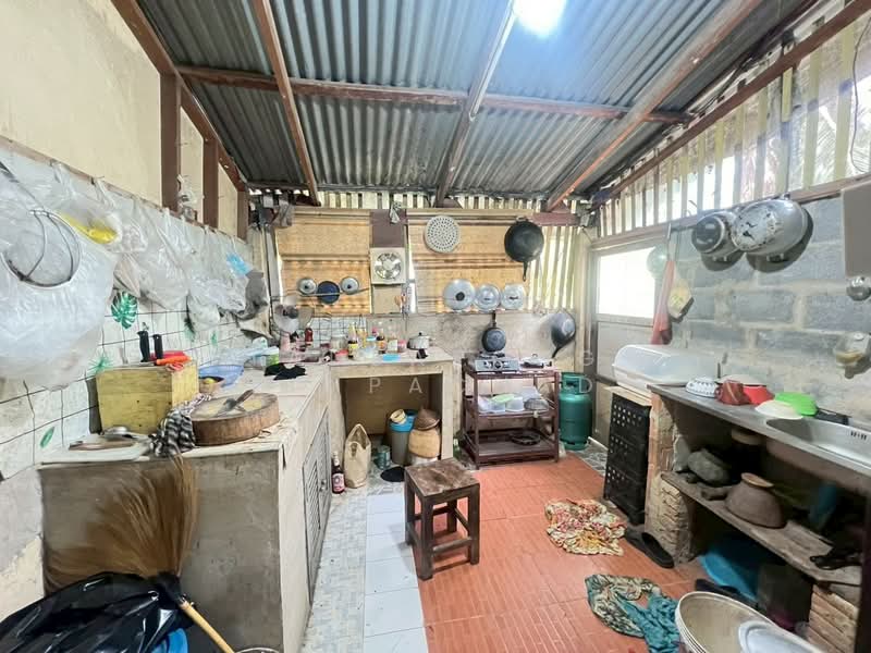 For Sale - บ้านเดี่ยว 2 ชั้น 42 ตร.ว. ครึ่งปูนครึ่งไม้สัก สภาพดี จ.สิงห์บุรี, Sing Buri