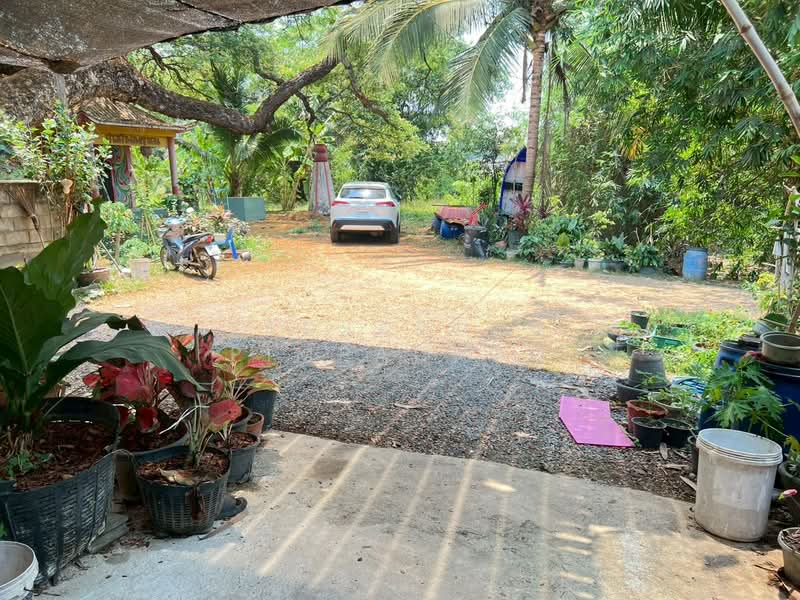 ขาย - บ้านเดี่ยว 2 ชั้น 42 ตร.ว. ครึ่งปูนครึ่งไม้สัก สภาพดี จ.สิงห์บุรี, สิงห์บุรี