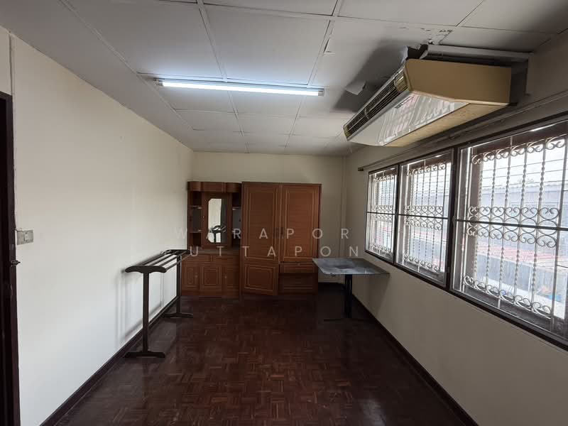 ประชาอุทิศ, Bangkok, Samsen Nok, Huai Khwang, Bangkok, , 200 sqm, Warehouse/Factory For Rent, by Waraporn Puttapong, 500234309 - DDproperty.com