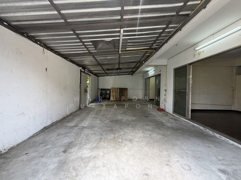 ประชาอุทิศ, Bangkok, Samsen Nok, Huai Khwang, Bangkok, , 200 sqm, Warehouse/Factory For Rent, by Waraporn Puttapong, 500234309 - DDproperty.com