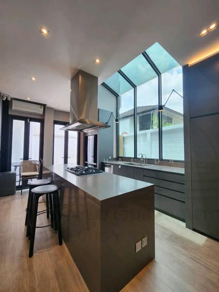 Prime Nine Ekamai, Bangkok, Soi Kamnoet Sap 2 Pradit Manutham Road, Bang Kapi, Huai Khwang, Bangkok, 4 Bedrooms, 315 sqm, Townhouse For Sale, by Yui Chalida, 500234319 - DDproperty.com